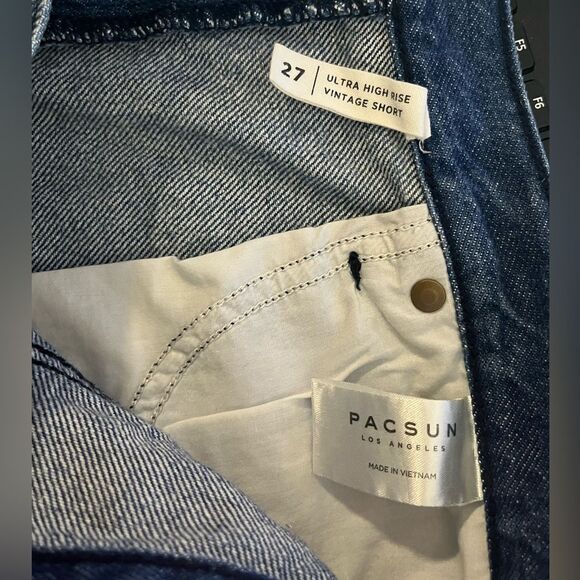 Pacsun Ultra High rise Vintage Short Button Fly Bleached Denim Size 27 - Picture 4 of 6